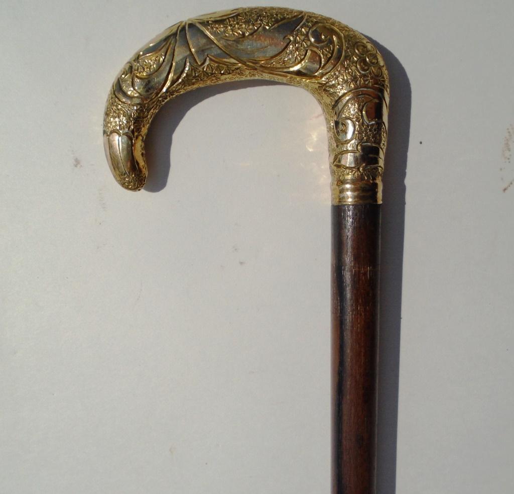 GOLD TOP PRESENTATION CANE WOOD HOOK REPOUSSE