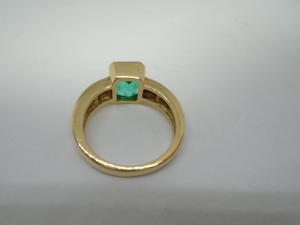 2 CARAT EMERALD GEMSTONE RING 14K GOLD