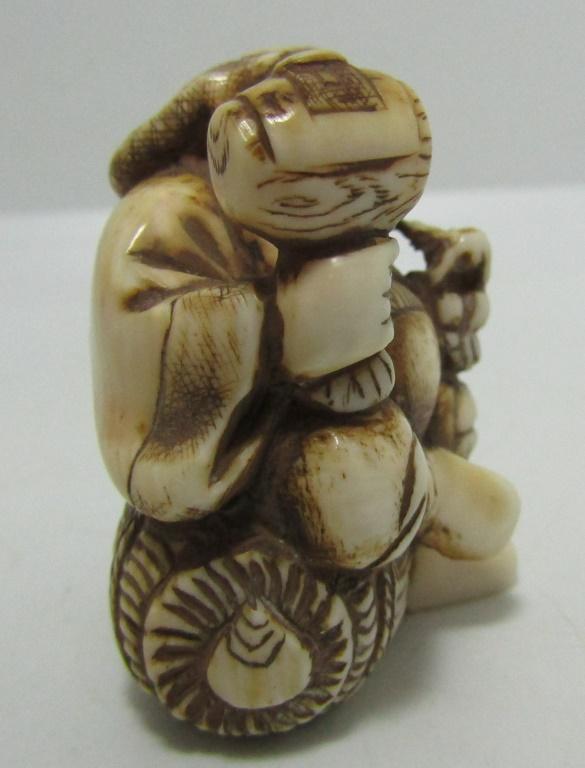 CARVED NETSUKE FOSSIL CARVER WITH MALLET