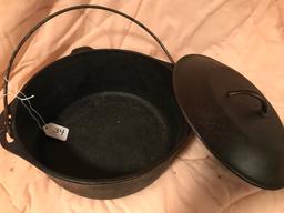 10.5" Cast Iron Cooker with Bail