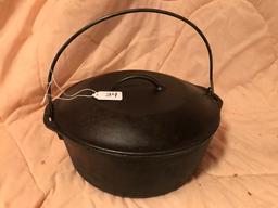 10.5" Cast Iron Cooker with Bail