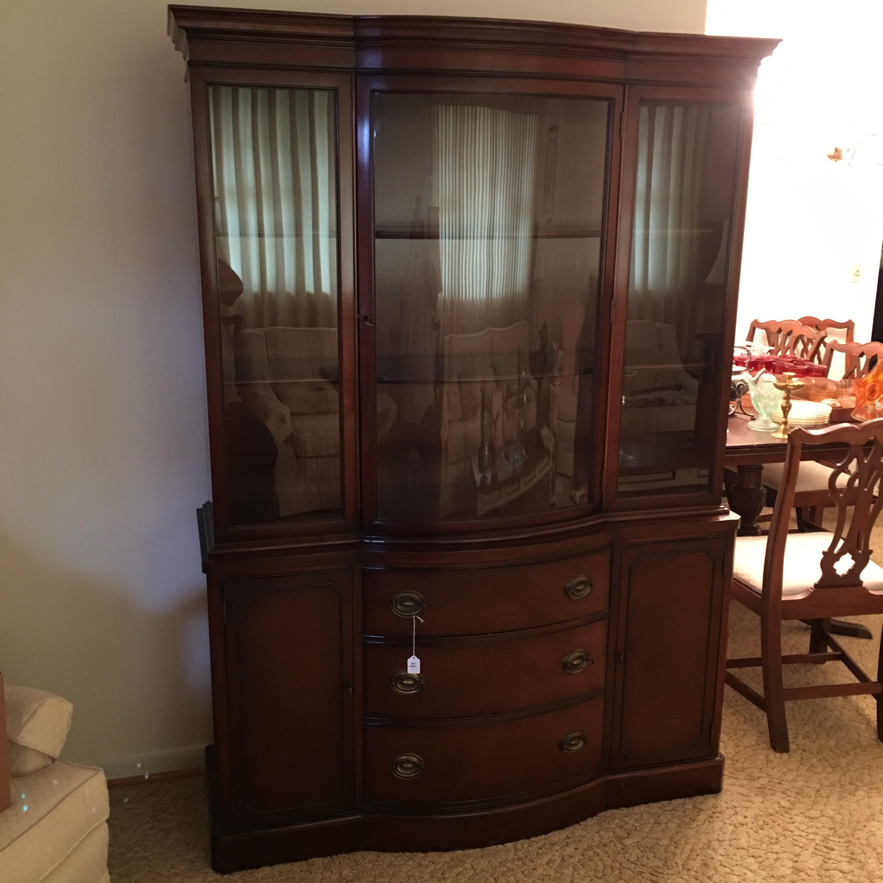 Drexel Mahogany Travis Court Bowed Front China Cabinet W/Hepplewhite Pulls