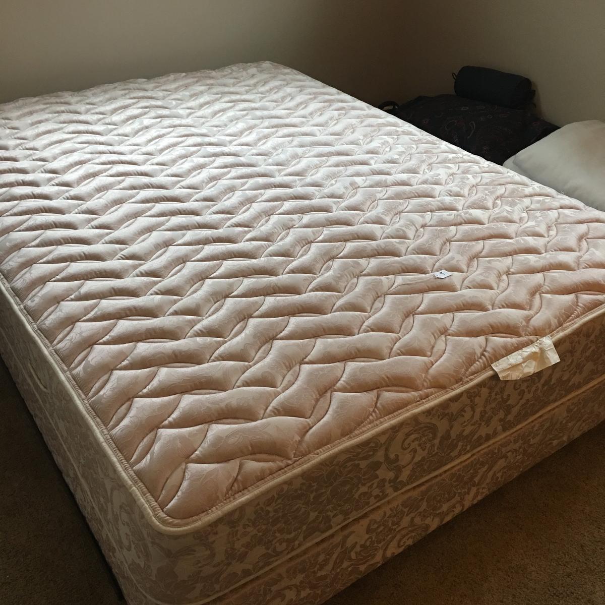 Sealy Posturpedic Queen Size Mattress & Box Springs