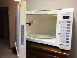 Panasonic "The Genius" 1300W Microwave