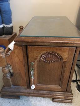 Broyhill Oak End Table W/Door, Glass Top, & Magazine Holder