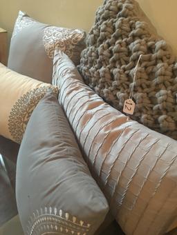 Lot Of (5) Decorator Pillows In Various Sizes