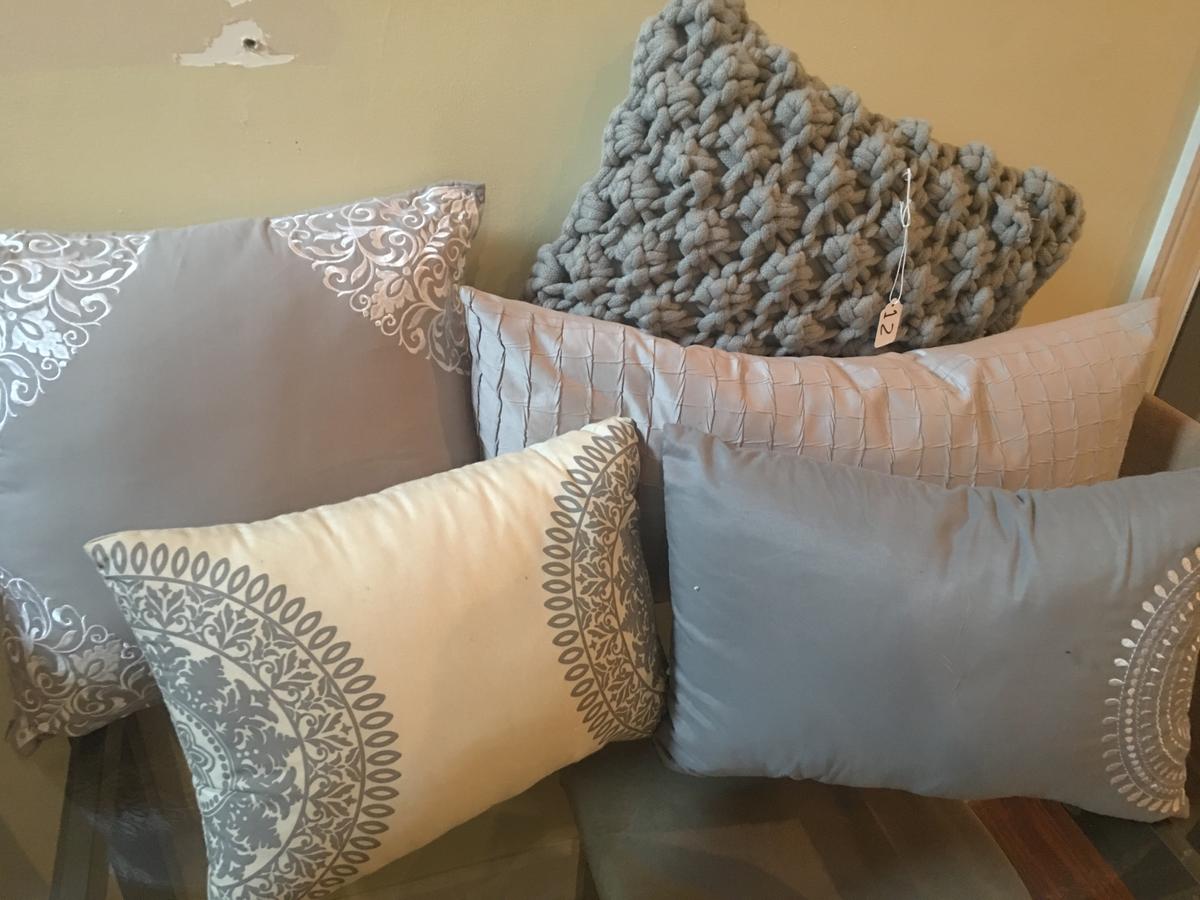 Lot Of (5) Decorator Pillows In Various Sizes