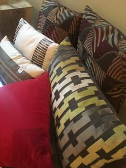 Lot Of (6) Decorator Pillows In Various Sizes