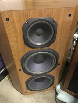 Pair of McIntosh XRT 22 Uniform Field Loudspeaker SystemSpeakers