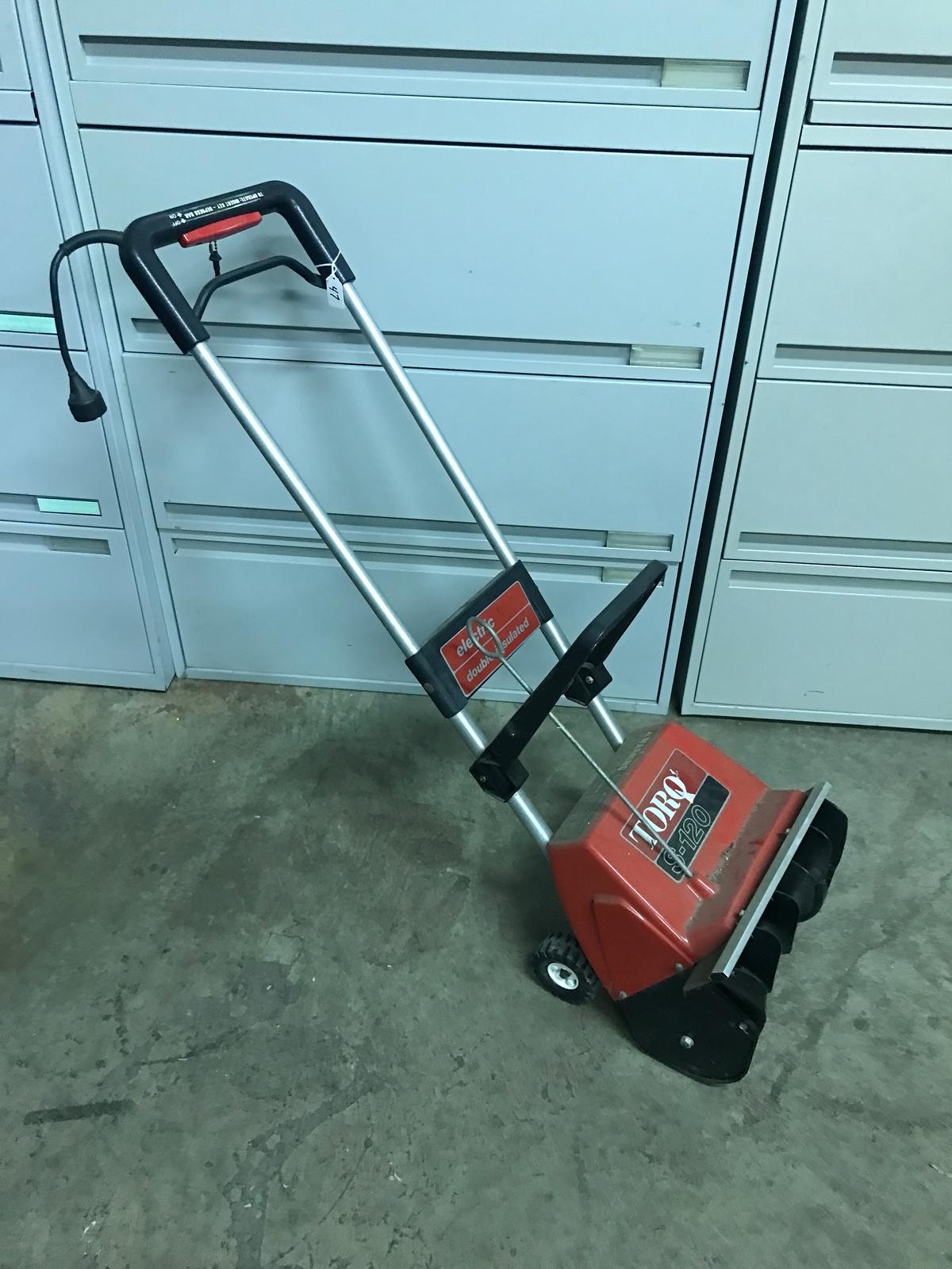 Toro S-120 Snow Blower, Electric, Taken out of use working