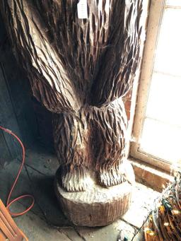 Large chainsaw, carved bear.