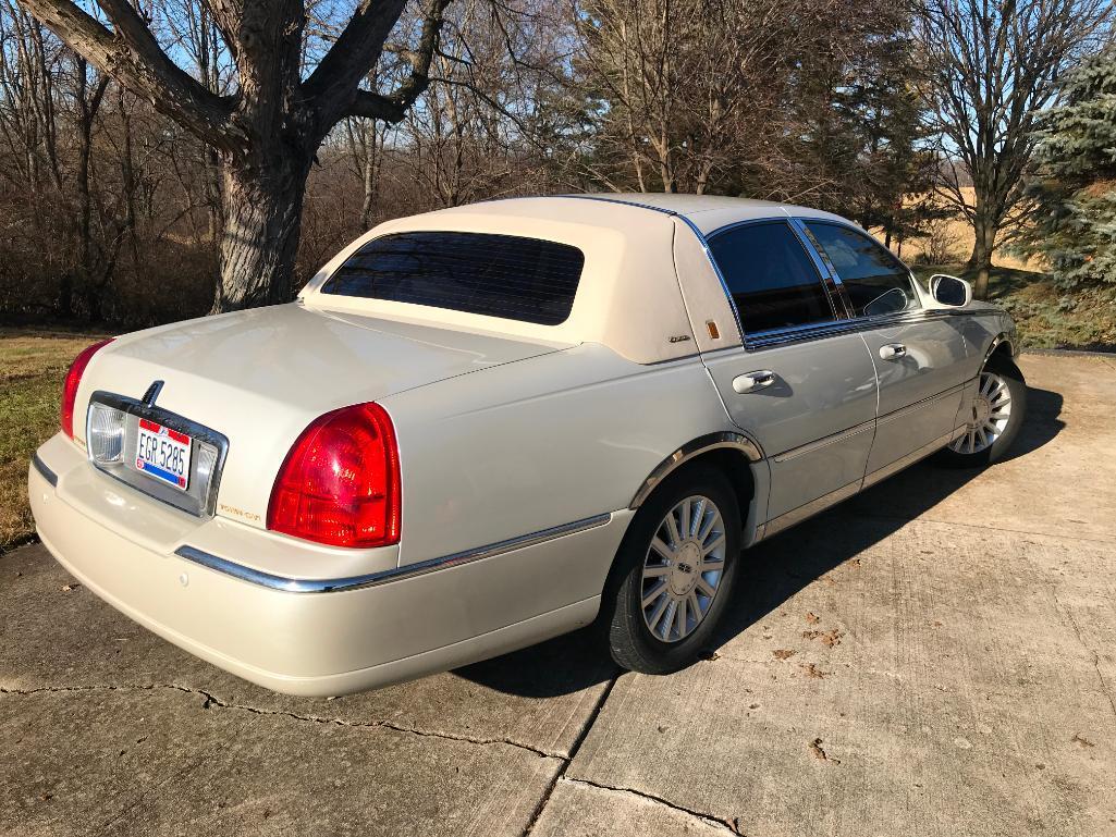 2004 Lincoln Ultimate Town Car with Only 44,000 Miles, Definition of Luxury!!