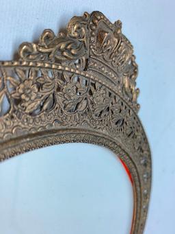 Round Metal Picture Frame W/Crown Crest