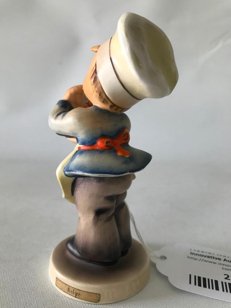 Hummel Figurine "Baker Boy" (#123)