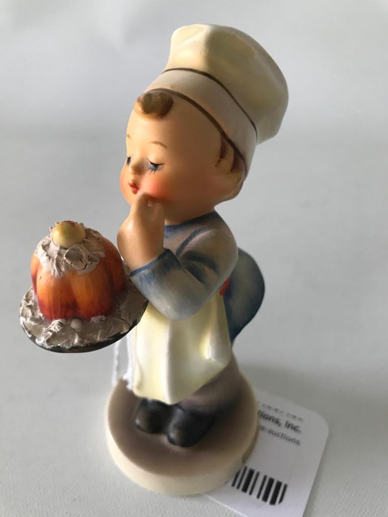 Hummel Figurine "Baker Boy" (#123)