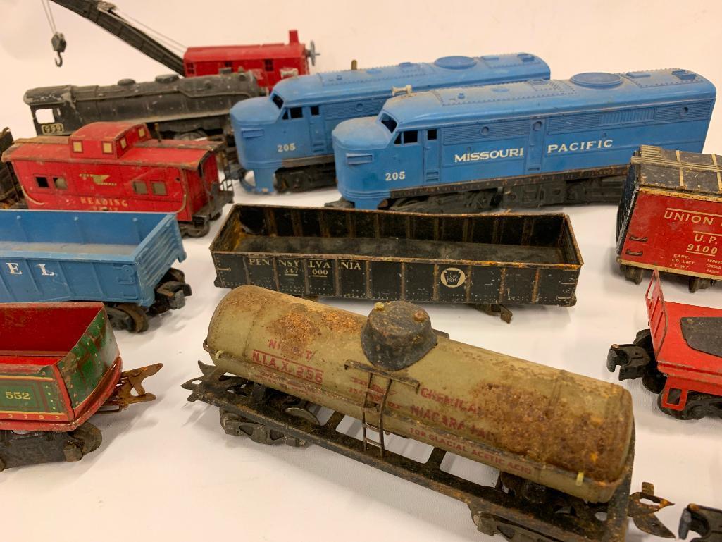 Lionel Engines & Train Cars