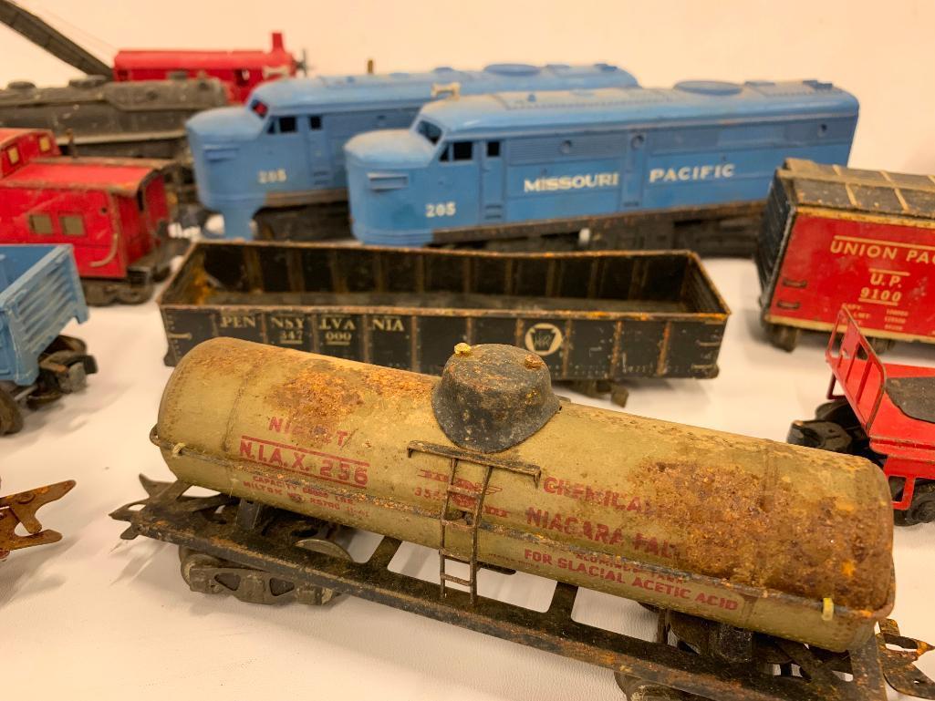 Lionel Engines & Train Cars