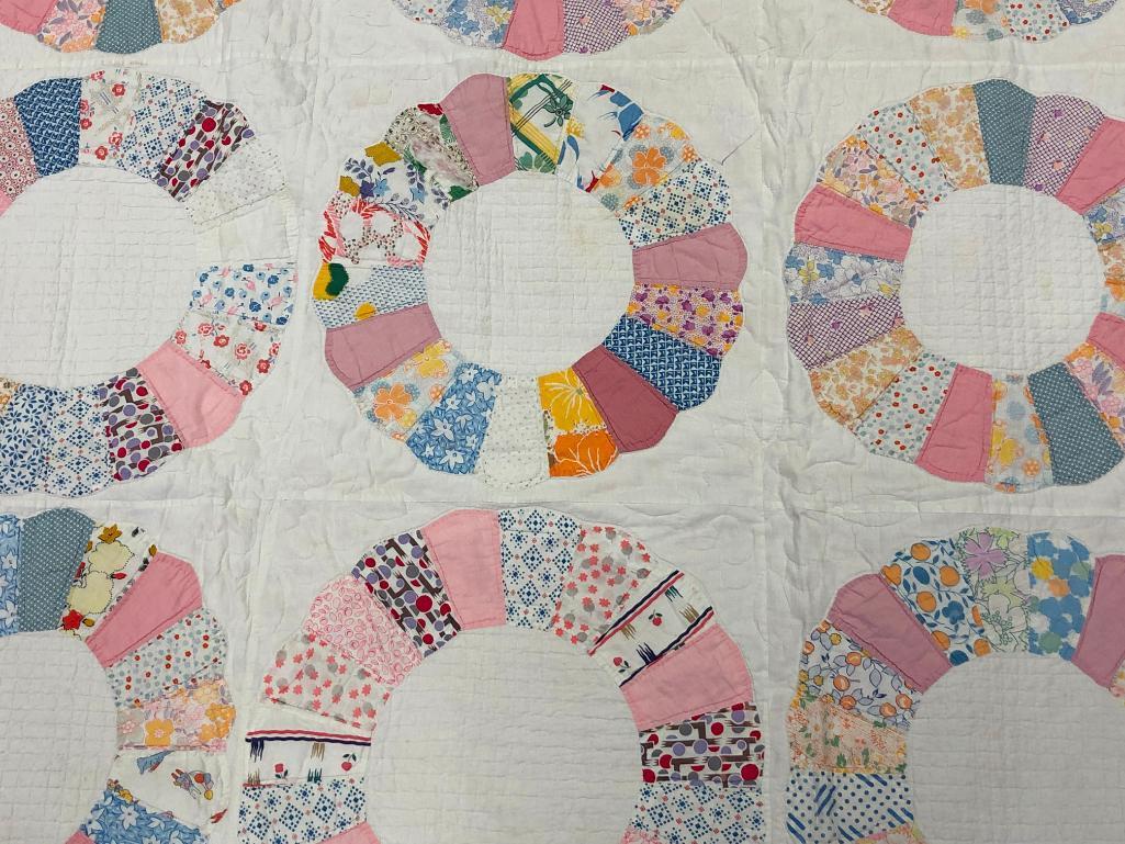 Traditional Design Wedding Ring Quilt.