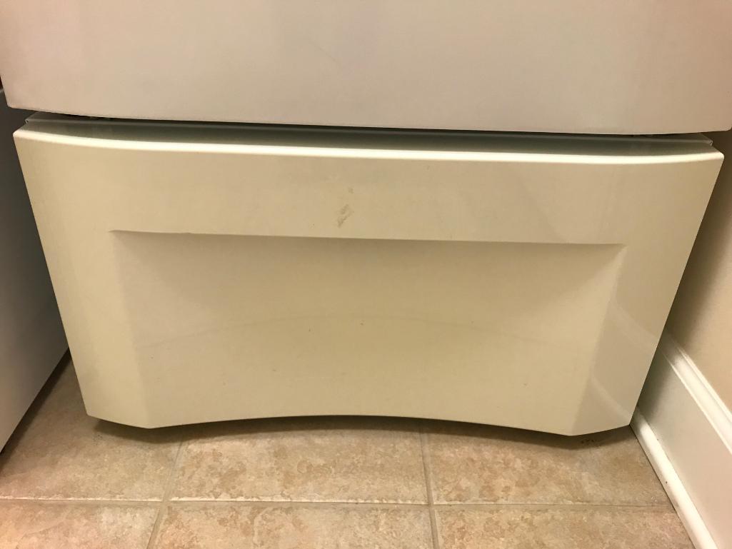 Frigidaire Gallery Series, Super Capaicty Front Load Dryer, Working in the Home, Comes with Stand