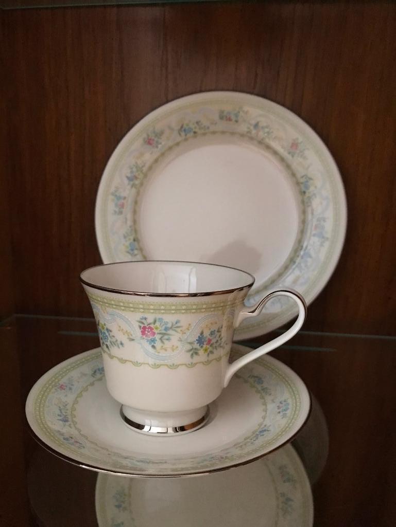 Service For (8) Noritake Dinnerware