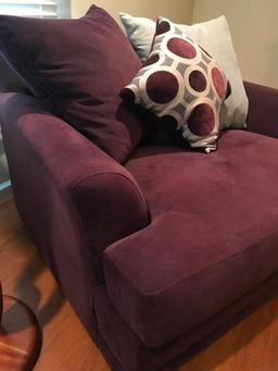 American Signature Oversized Chair W/Pillows