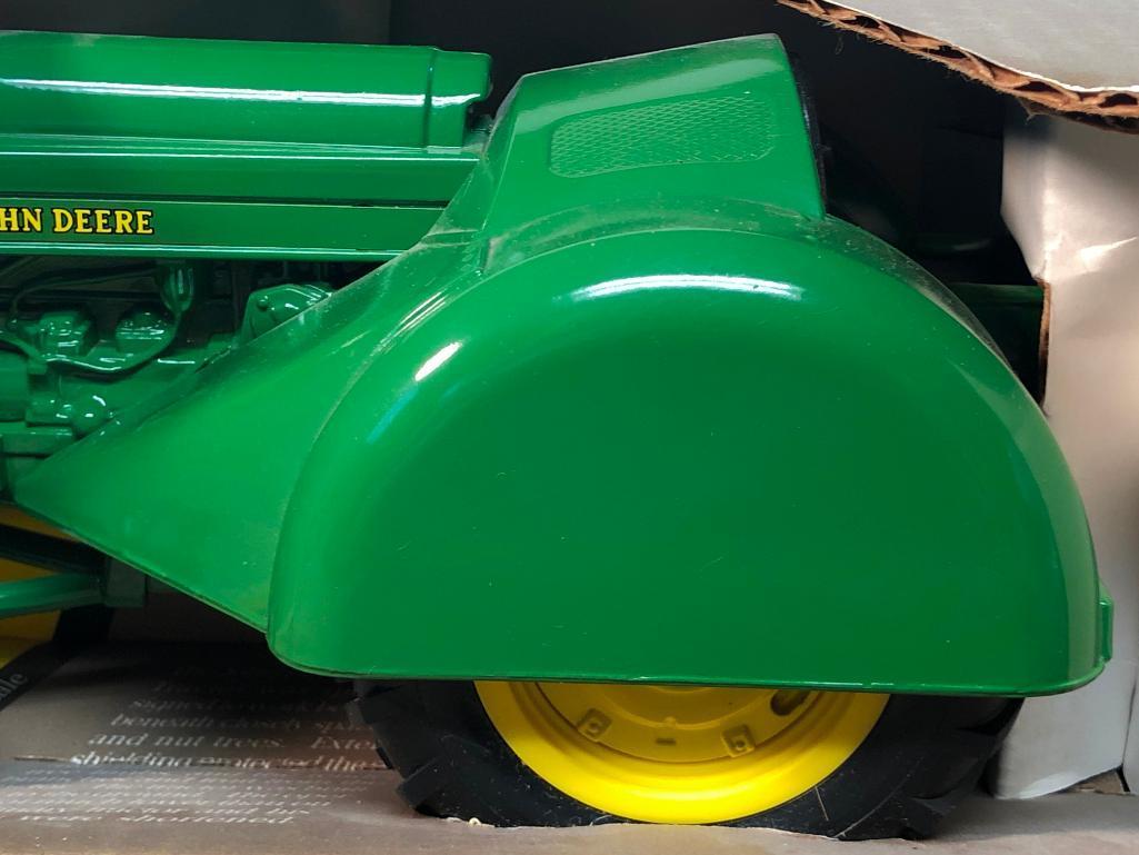 Ertl John deere 1953 Model "60" Orchard Tractor