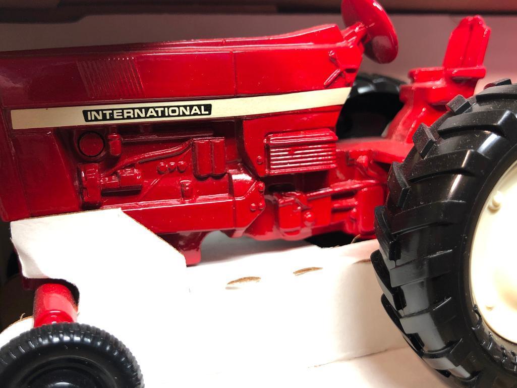 Ertl International Harvester Tractor/Wagon