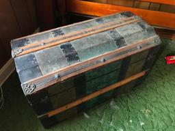 Antique Semi-Dome Trunk W/Insert Tray