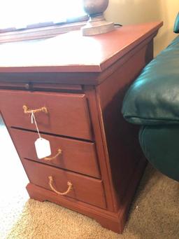 Wooden End Table W/3-Drawers & Pull Out Tray