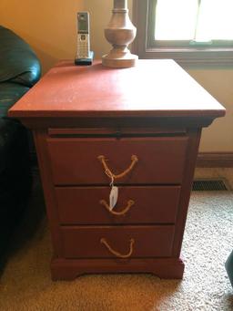 Wooden End Table W/3-Drawers & Pull Out Tray