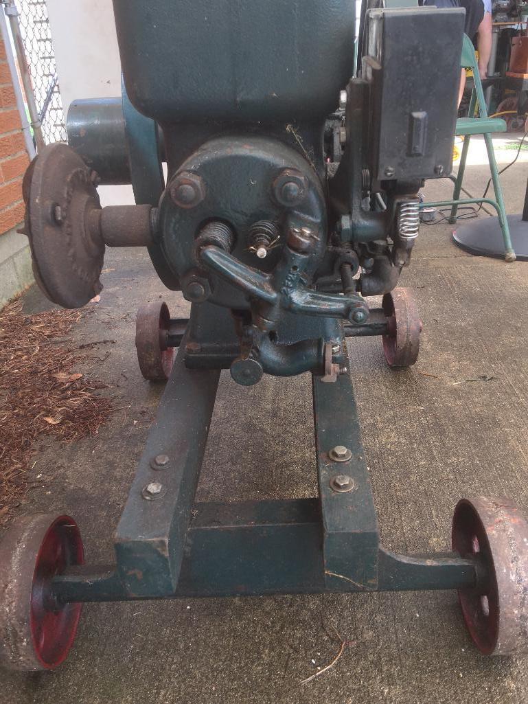 Antique 2.5 HP Hit-Miss Engine