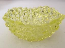 Vaseline Glass Bowl In "Daisy & Button" Pattern