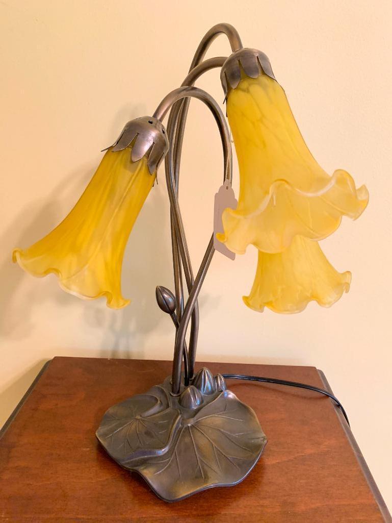 Contemporary Flower Lamp WGlass Shades