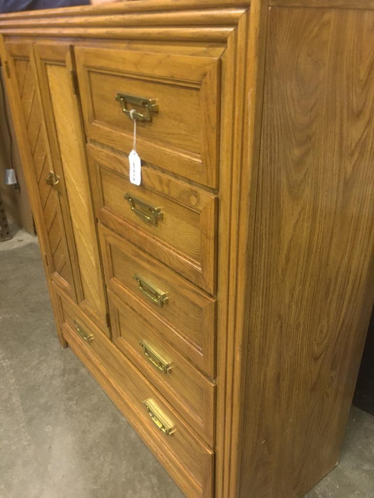 Broyhill, Oak Finish Bachelor Chest