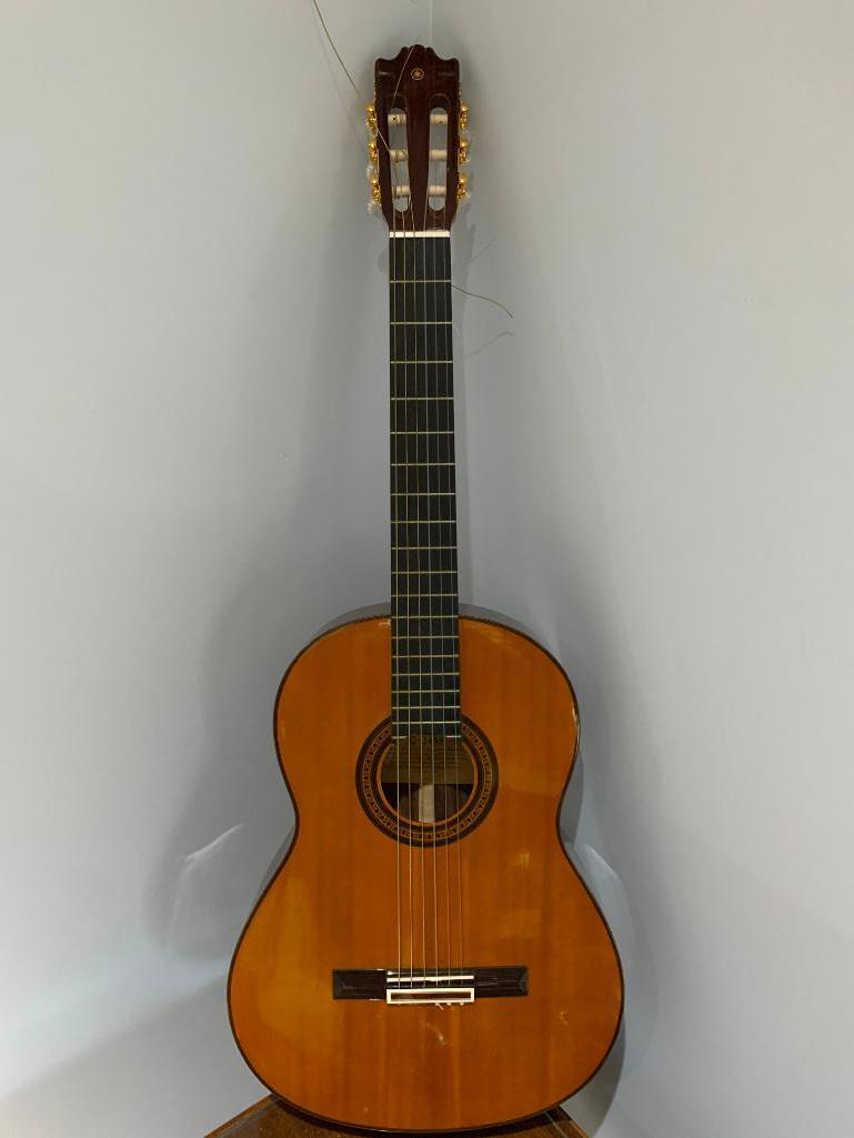 Yamaha Moderl G-245S Classical Guitar W/Case