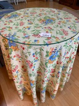 Round Top Stand W/Tablecloth & Plate Glass Top