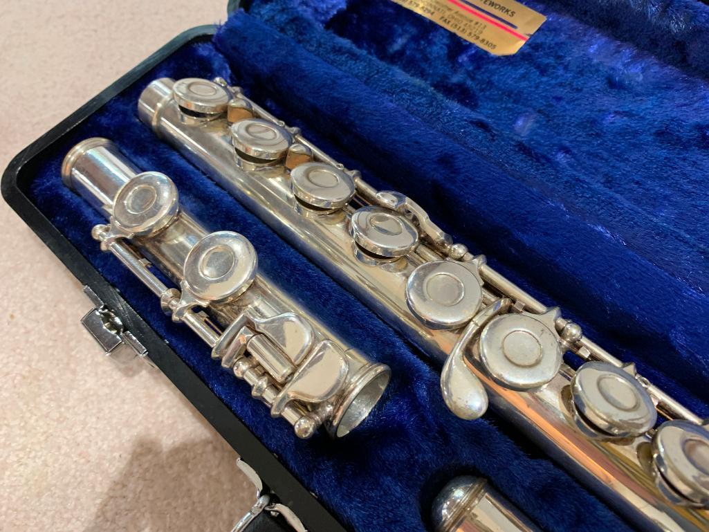 W.T. Armstrong Flute In Velvet Lined Case (Model 90)