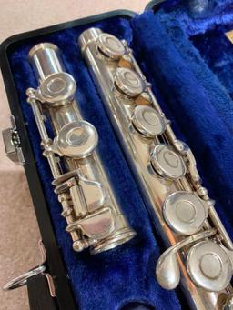 W.T. Armstrong Flute In Velvet Lined Case (Model 90)