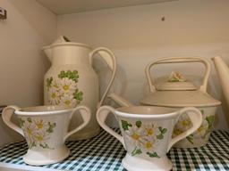 Vintage 1970's Dinnerware In Daisy Pattern