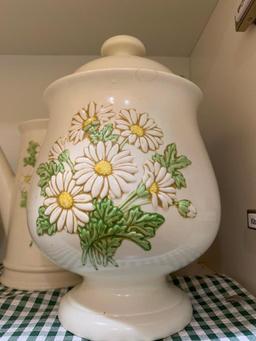 Vintage 1970's Dinnerware In Daisy Pattern