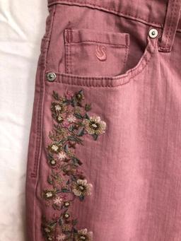 Gloria Vanderbilt Embroidered Amanda Jeans