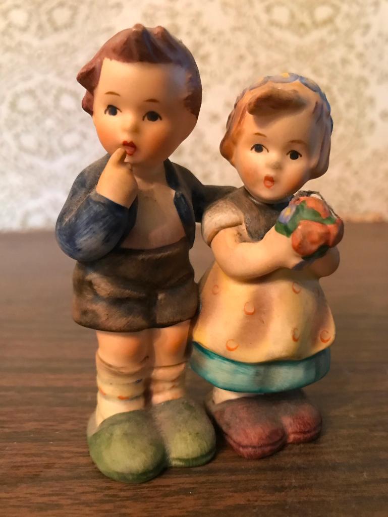 Hummel Figurine: "We Congratulate"