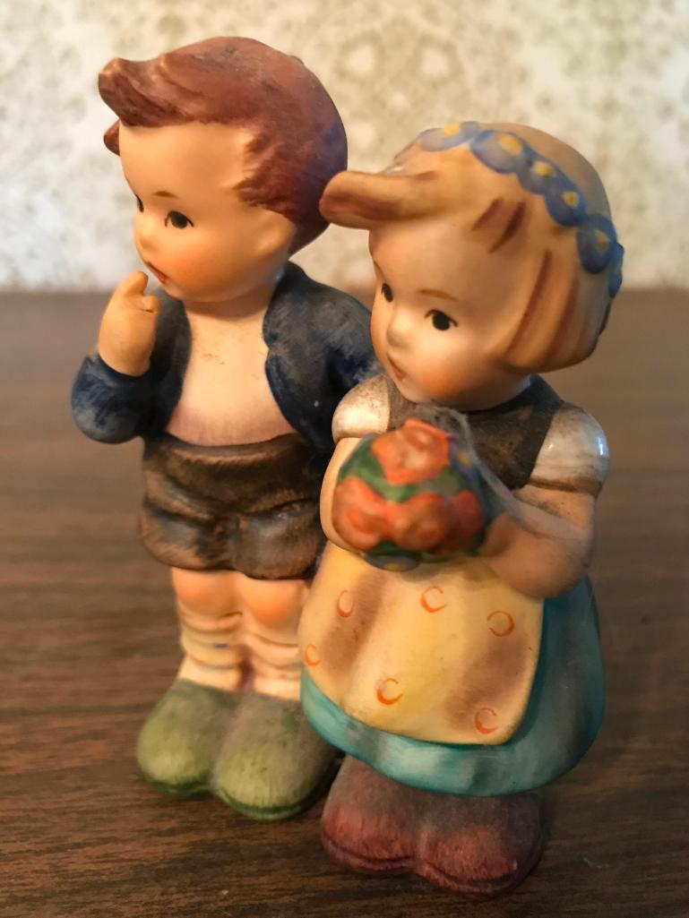 Hummel Figurine: "We Congratulate"