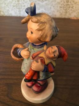 Hummel Figurine: "What Now?" #7 Goebel Collectors Club