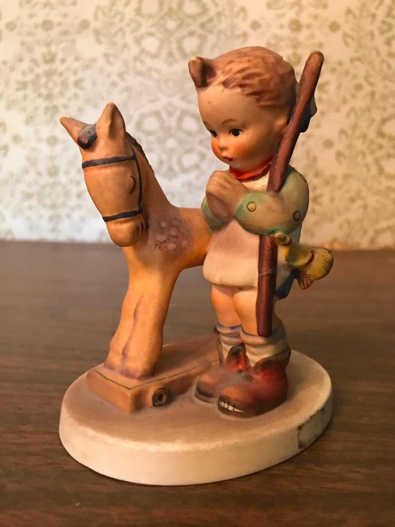 Hummel Figurine: "Prayer Before Battle"