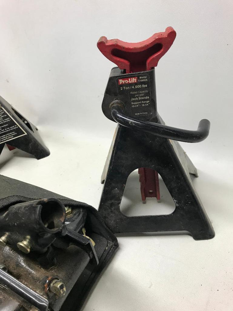 Prolift 2 Ton Floor Jack W/Jack Stands