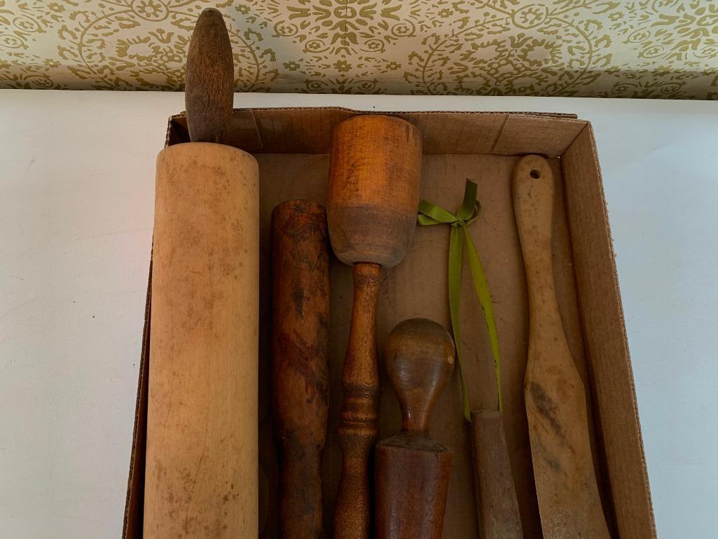 Group Of Vintage Kitchen Items