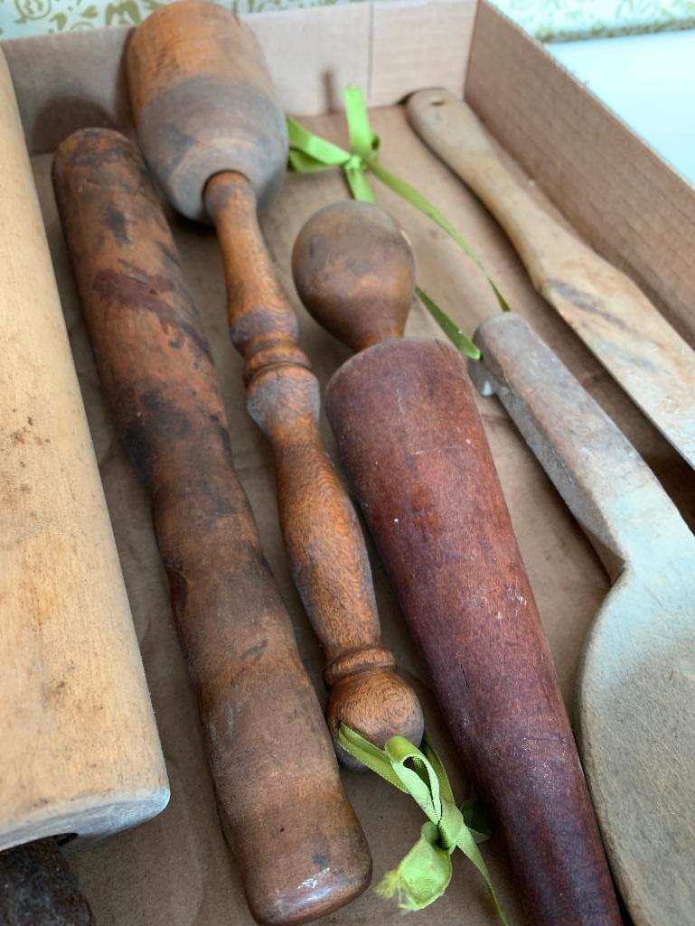 Group Of Vintage Kitchen Items