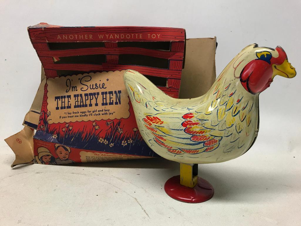 Vintage Wyandotte "I'm Suzy The Happy Hen" Chicken W/Box