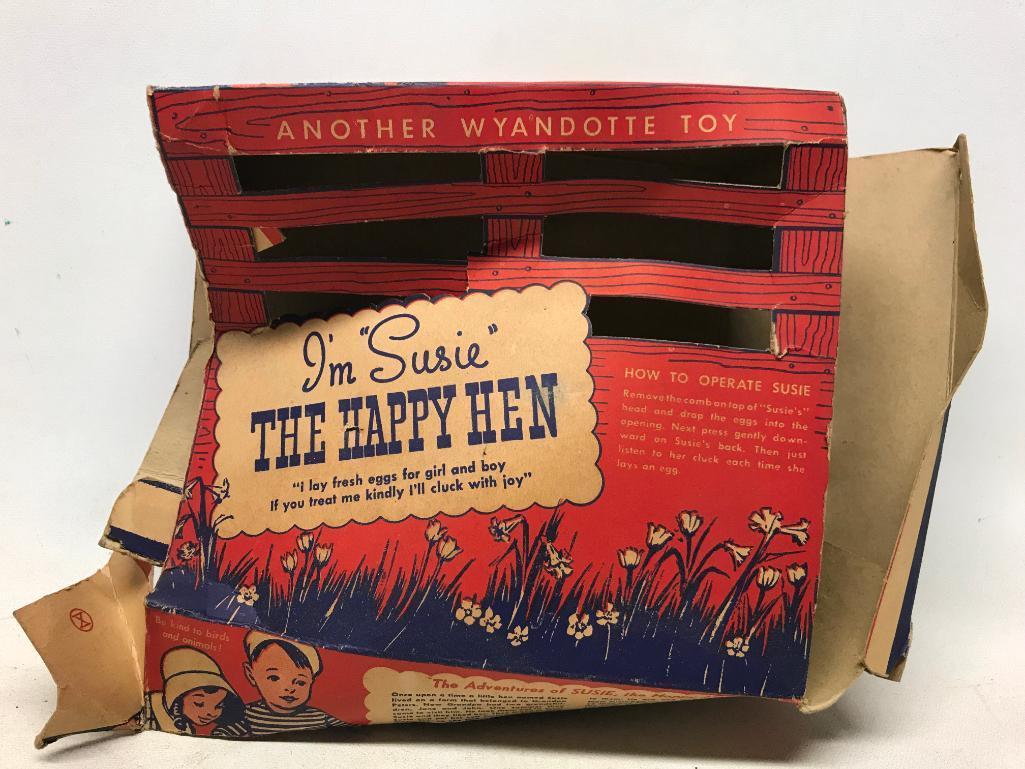 Vintage Wyandotte "I'm Suzy The Happy Hen" Chicken W/Box